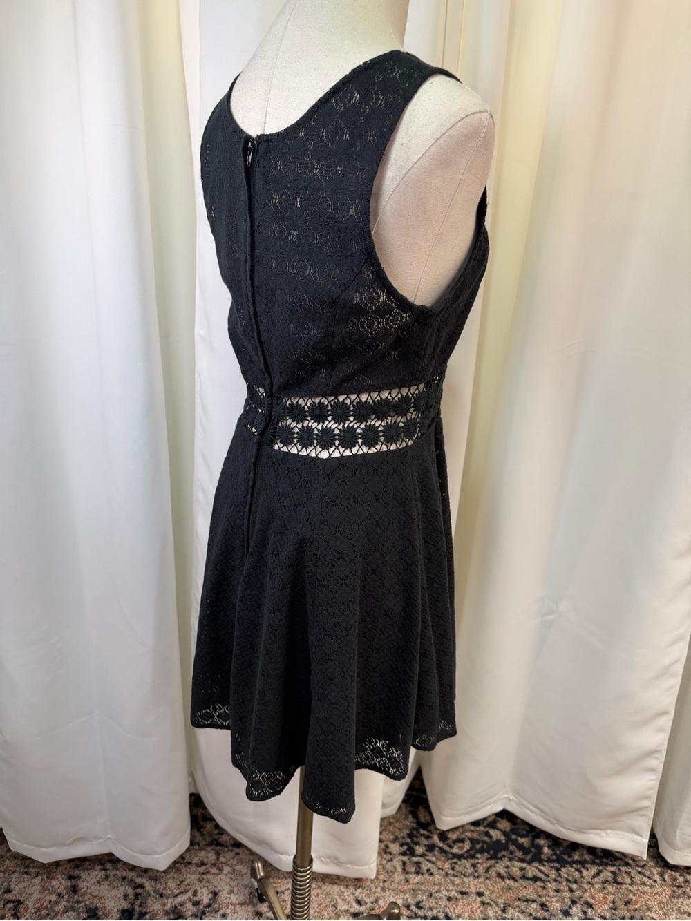 Free People Black ‘Daisy’ Sleeveless Fit & Flare Crochet Lace Mini Dress Size 6 - Picture 13 of 16